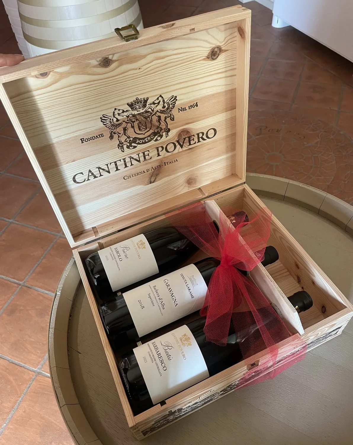 Cantine Povero Le Langhe set vinuri 3 sticle cutie lemn
