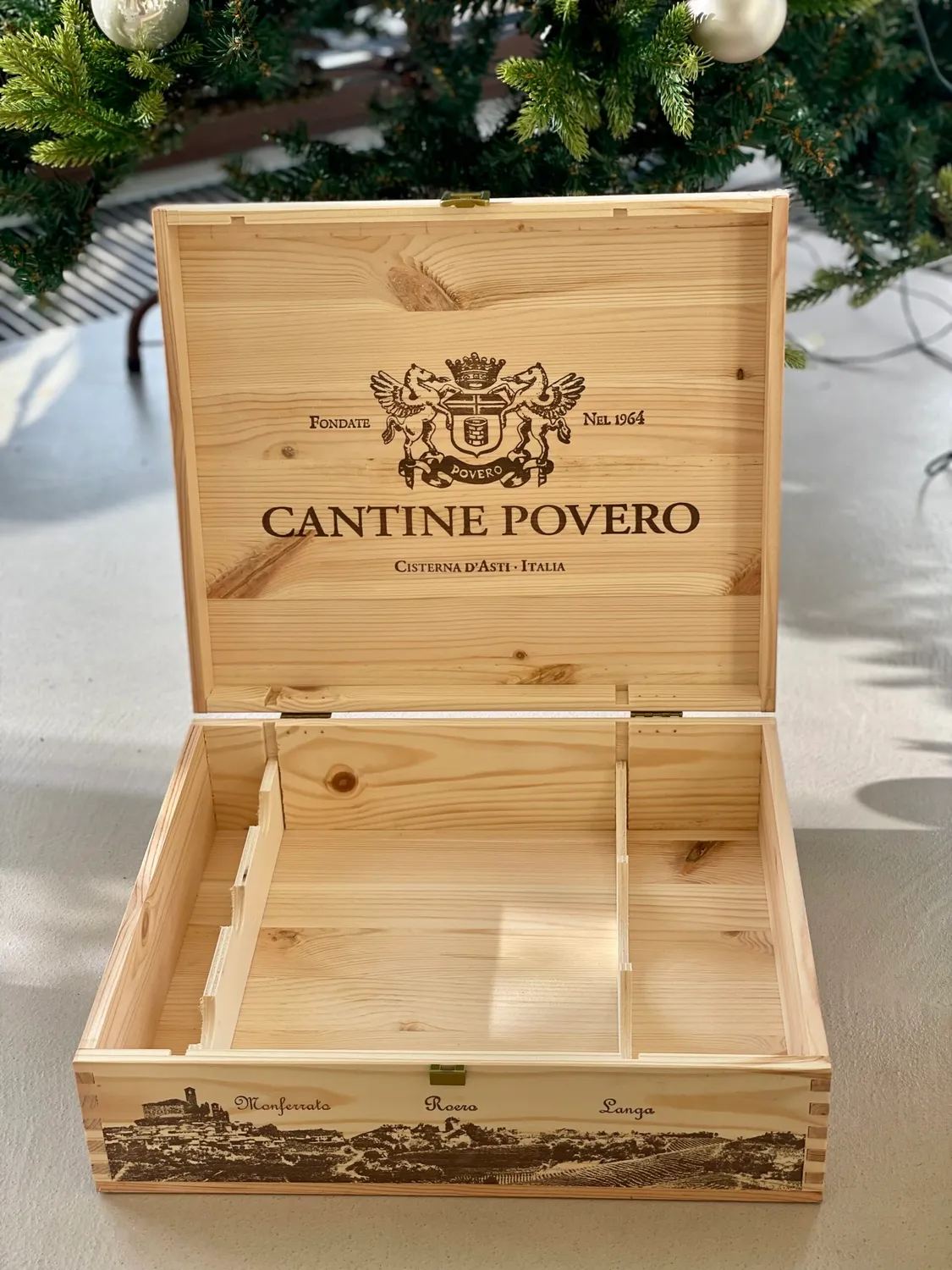 Cantine Povero ladă lemn 3 sticle vin cadou